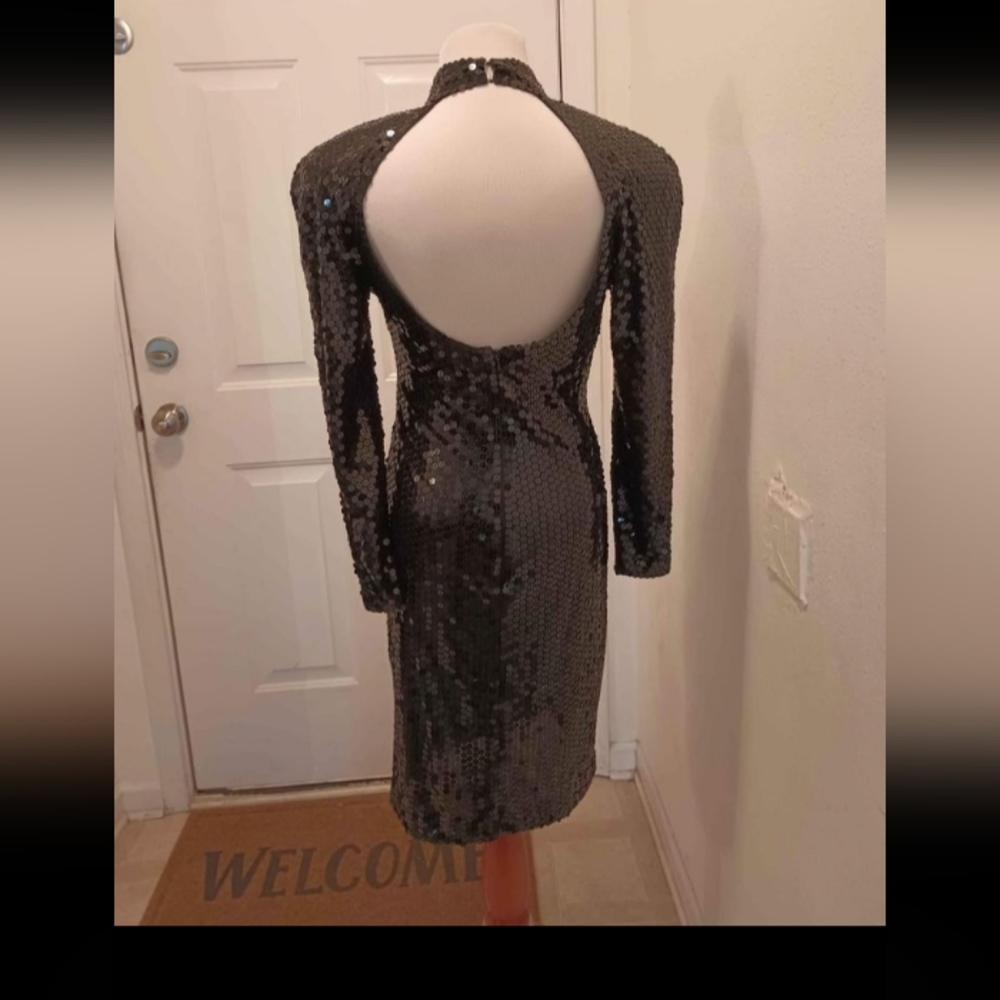 Dress - Picture 2 of 4
